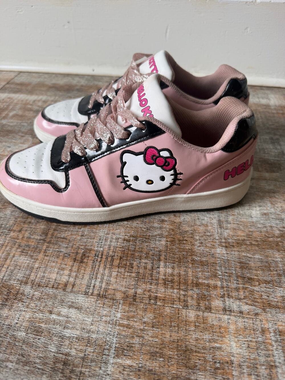 Hello Kitty by Sanrio Pink White Casual Court Lace Up Sneakers Size 10 Women's